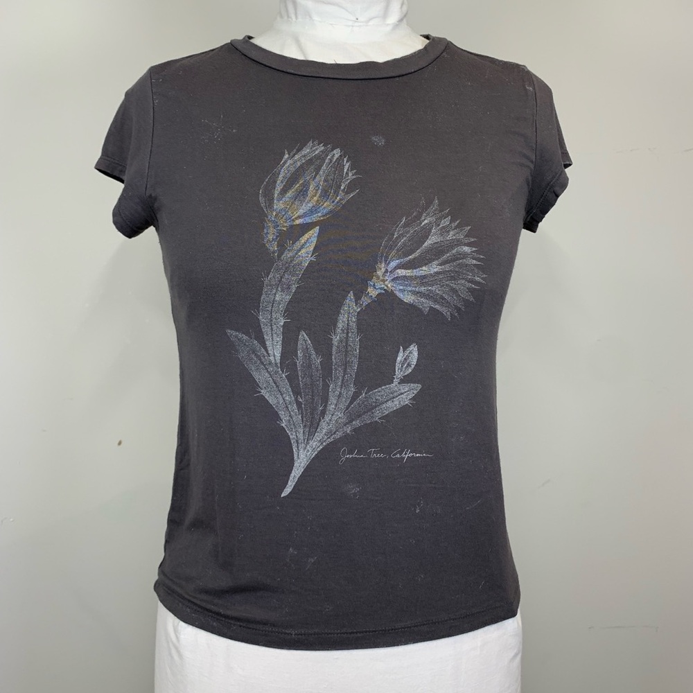 ✨ 2/$20 ✨ American Eagle Outfitters Black Floral Tee